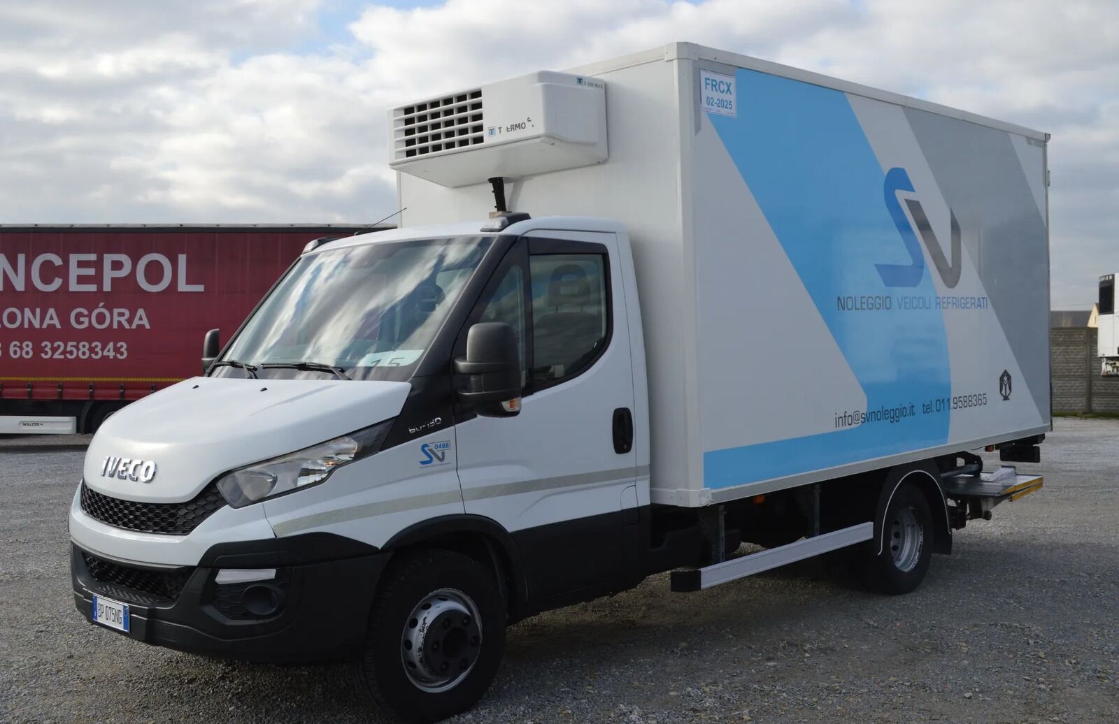 IVECO DAILY 60C15 REFRIGERATOR + SIDE AND REAR DOORS, LIFT FOLDED UNDE kamion hladnjača