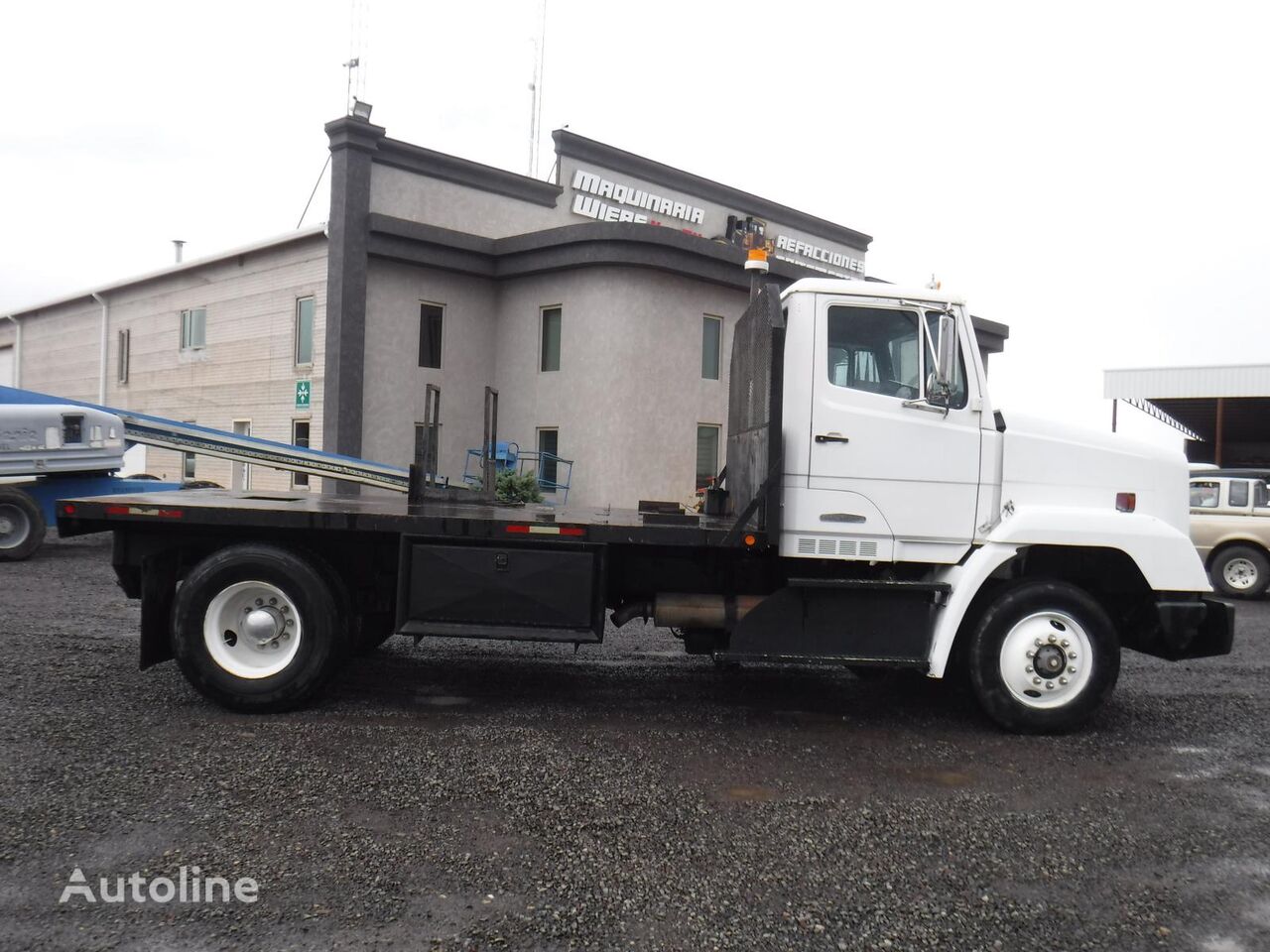 Freightliner FLC11242T kamion platforma