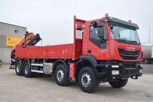 IVECO Trakker 360 kamion s ravnom platformom